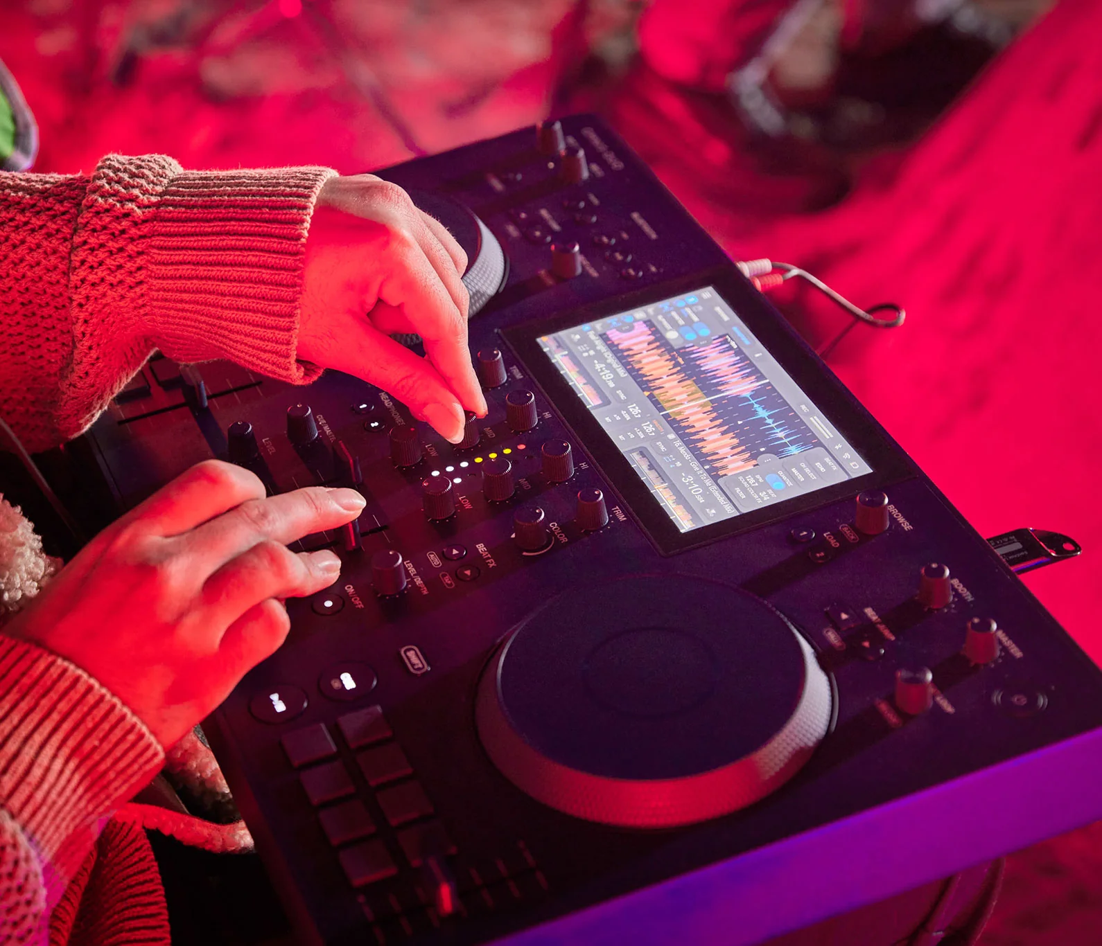 AlphaTheta: OMNIS-DUO Portable All-In-One DJ System - Image 7