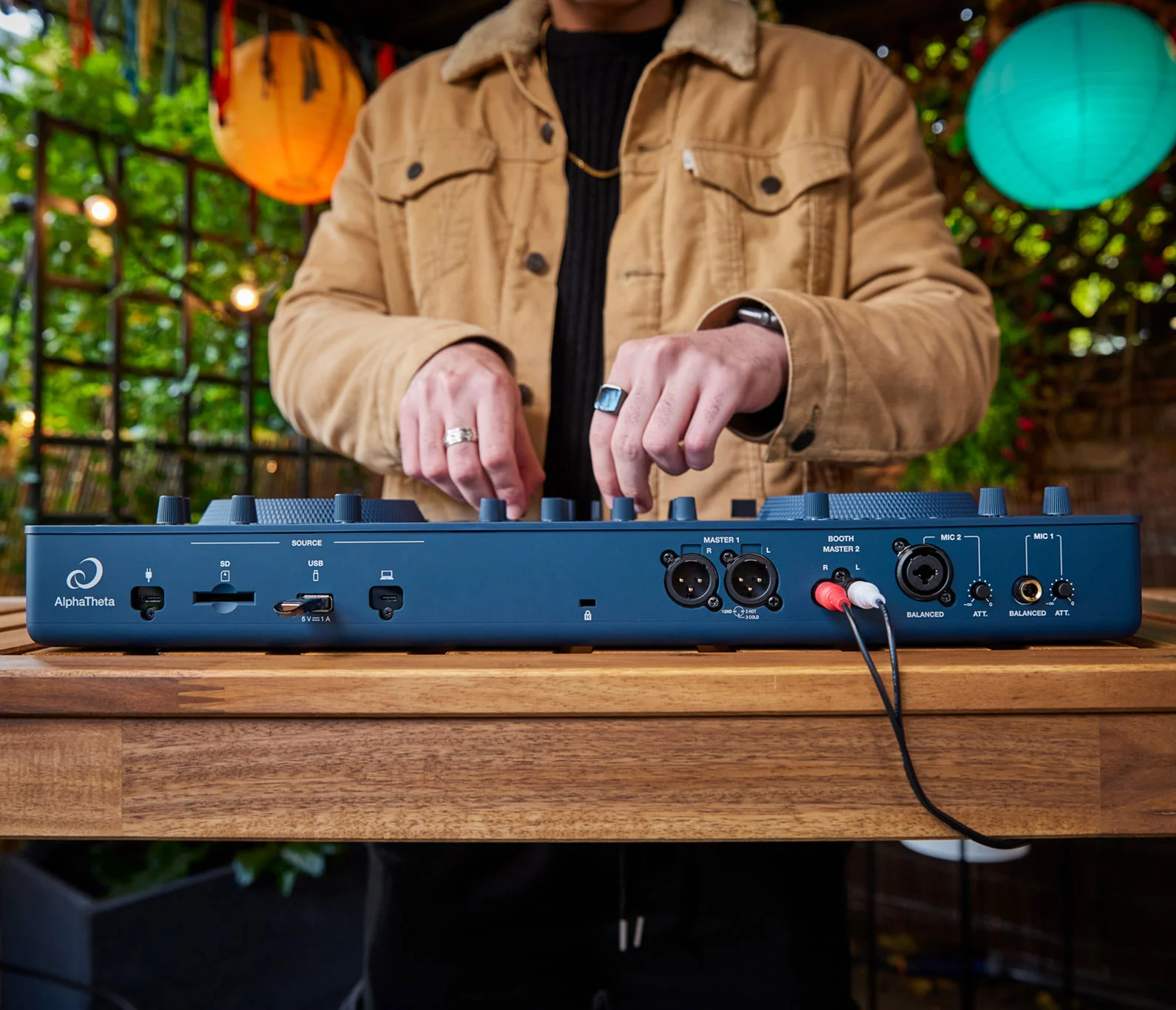 AlphaTheta: OMNIS-DUO Portable All-In-One DJ System - Image 8