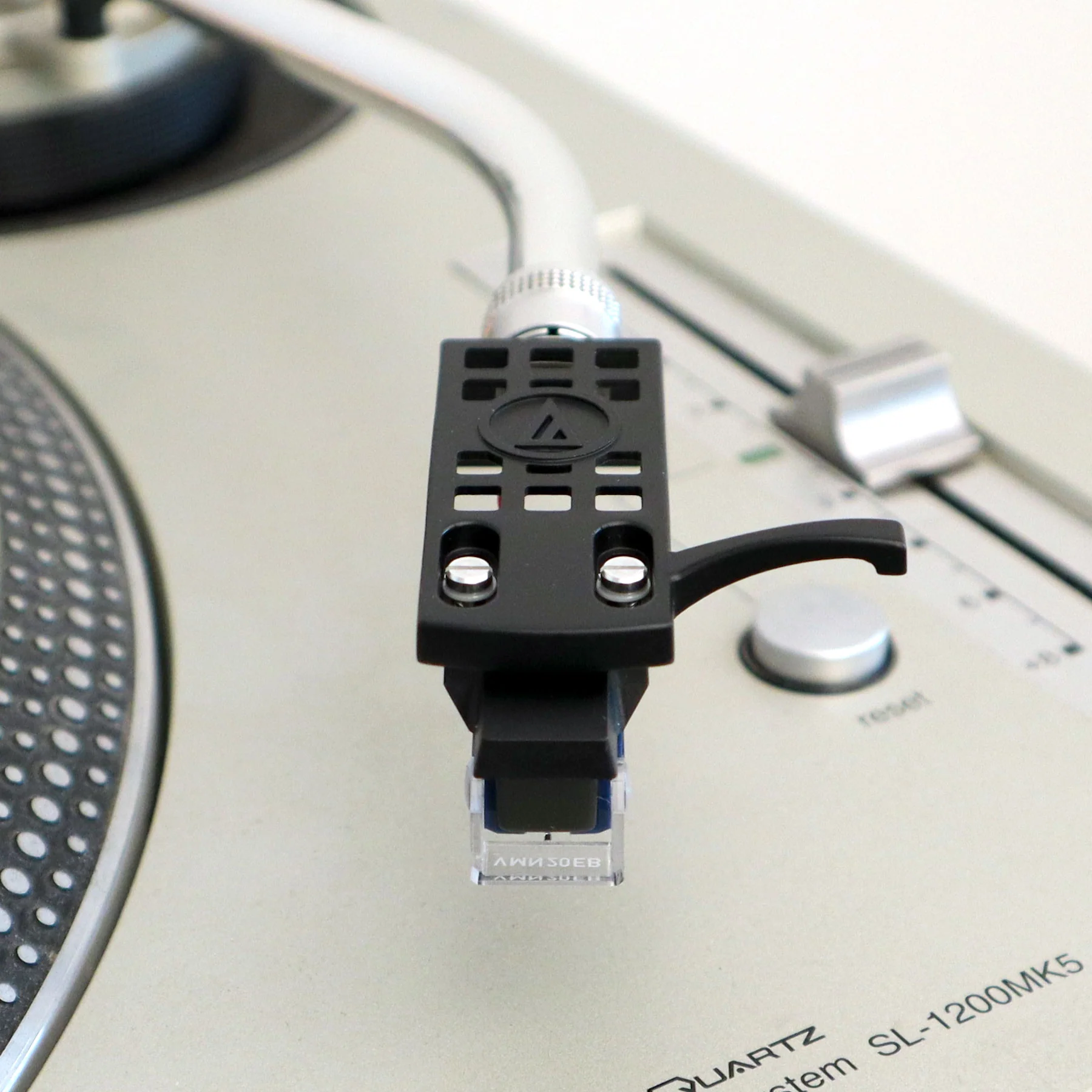 Audio-Technica: VM520EB Cartridge Mounted On AT-HS10BK Headshell (VM520EB/H) - Image 4