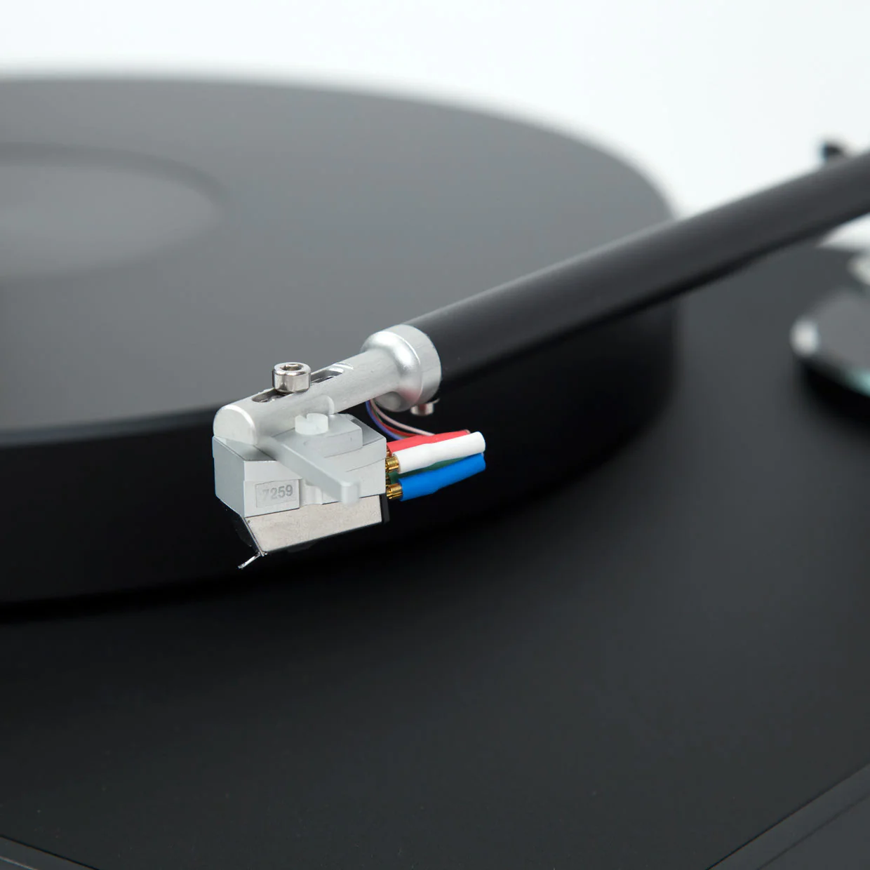Clearaudio: Concept AiR Black Turntable - Concept Tonearm / Concept Cartridge (Open Box Special) - Image 4