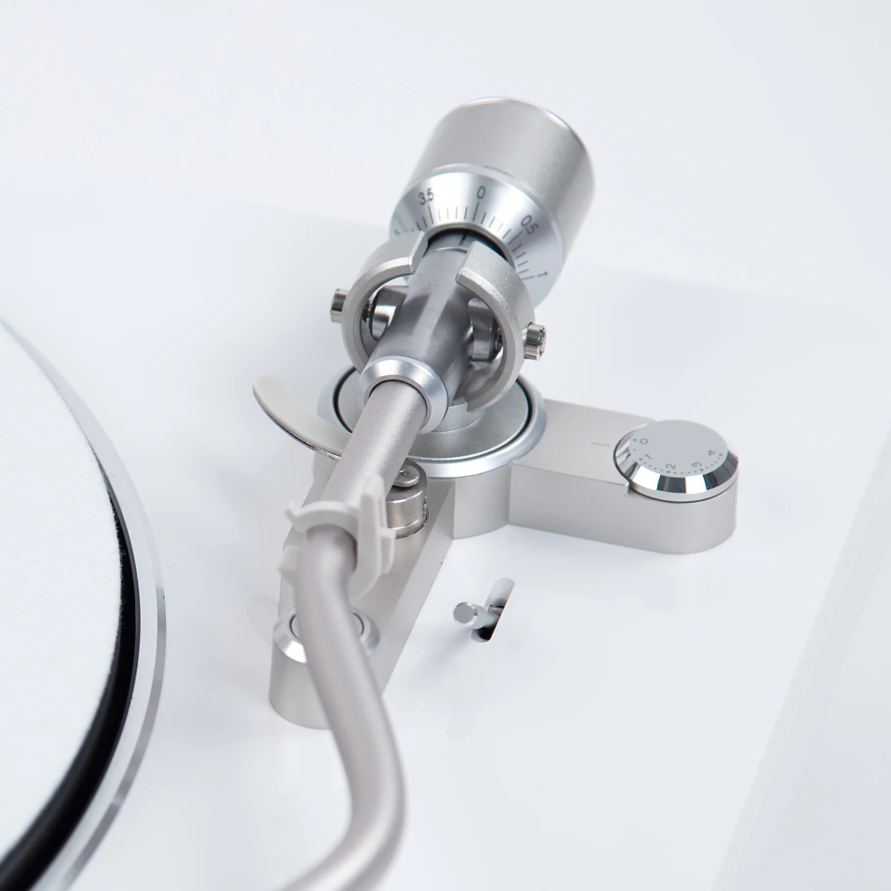 Denon: DP-400 Semi-Automatic Turntable - White - Image 9