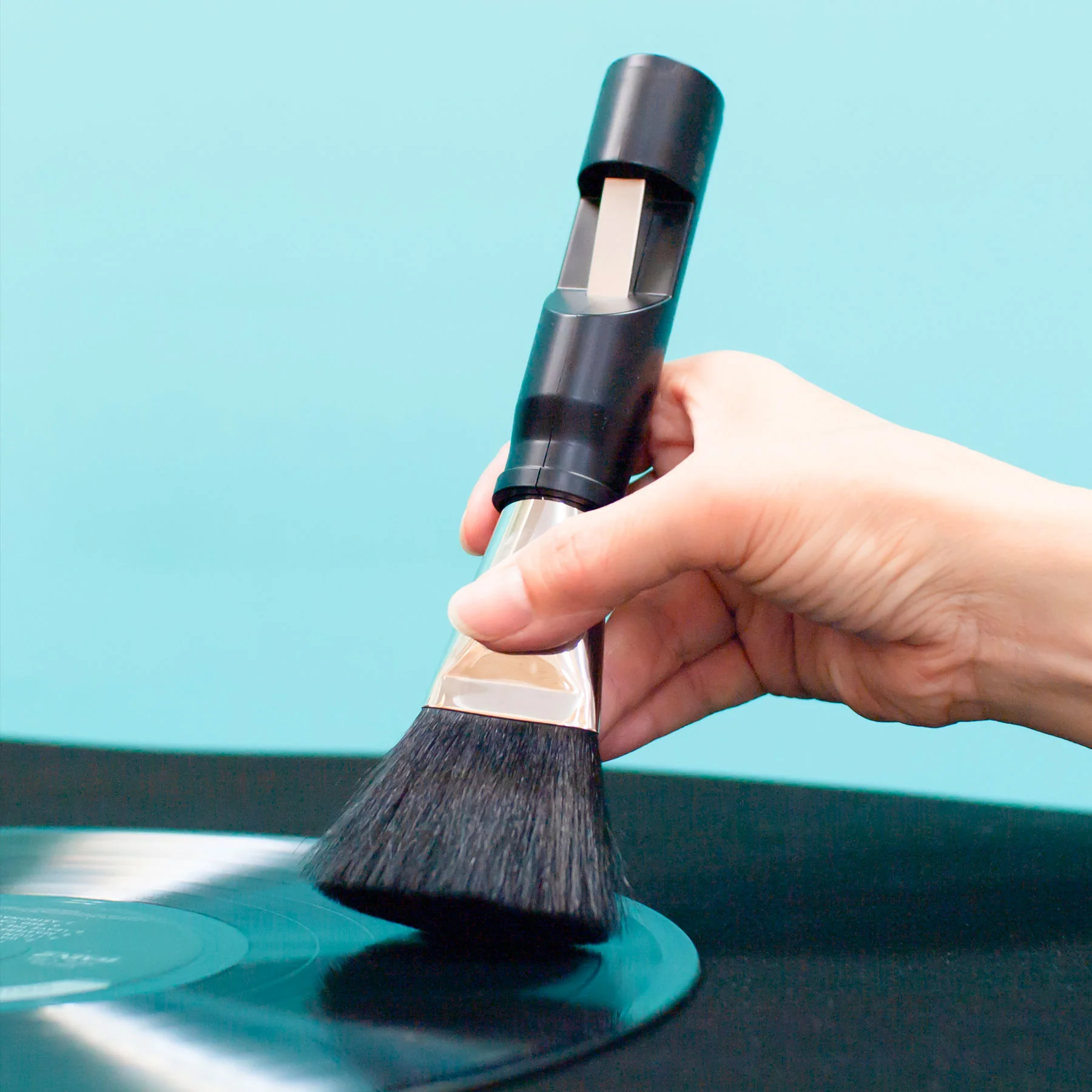Furutech: ASB-2 Ion Antistatic Brush w/ Built-in Ionizer - Image 2