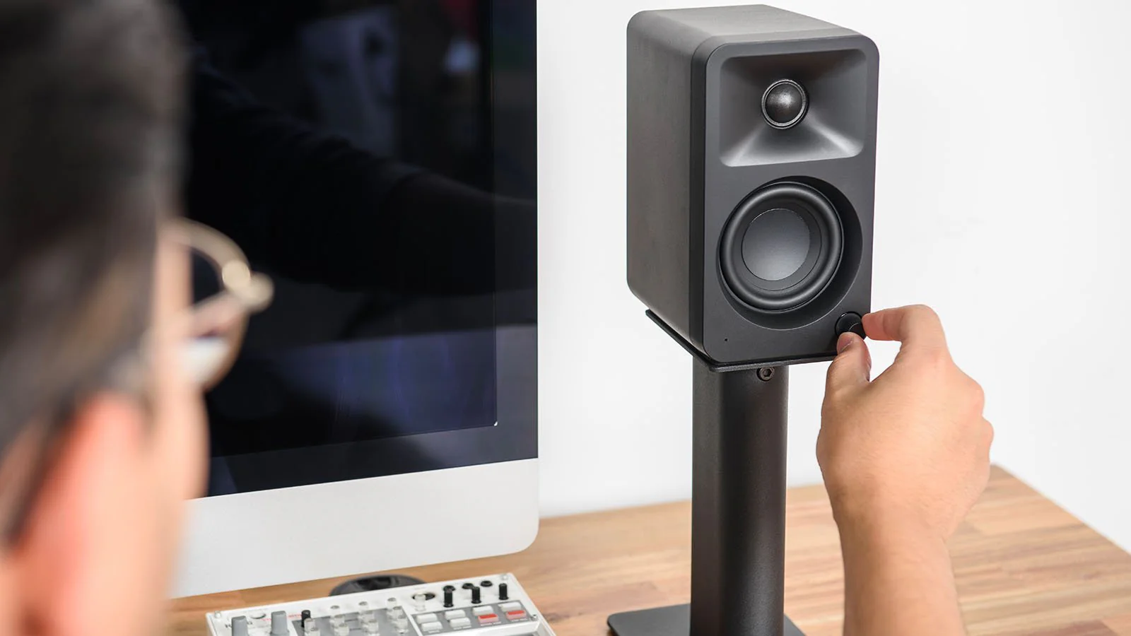 Kanto: ORA Wireless Compact Reference Desktop Speakers - Image 8