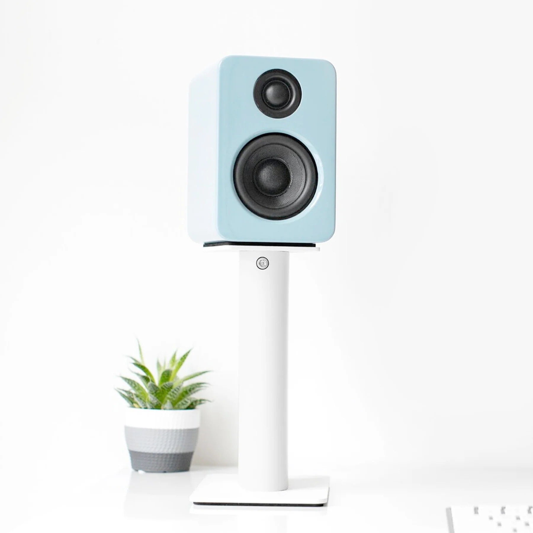 Kanto: SP9W Desktop Speaker Stands for YU2 / YU4 (9" Height / White / Pair) - Image 3