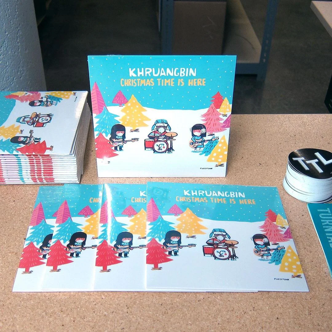 Khruangbin: Christmas Time Is Here (Indie Exclusive Translucent Red Colored Vinyl) Vinyl 7" - LIMIT 1 PER CUSTOMER - Image 3