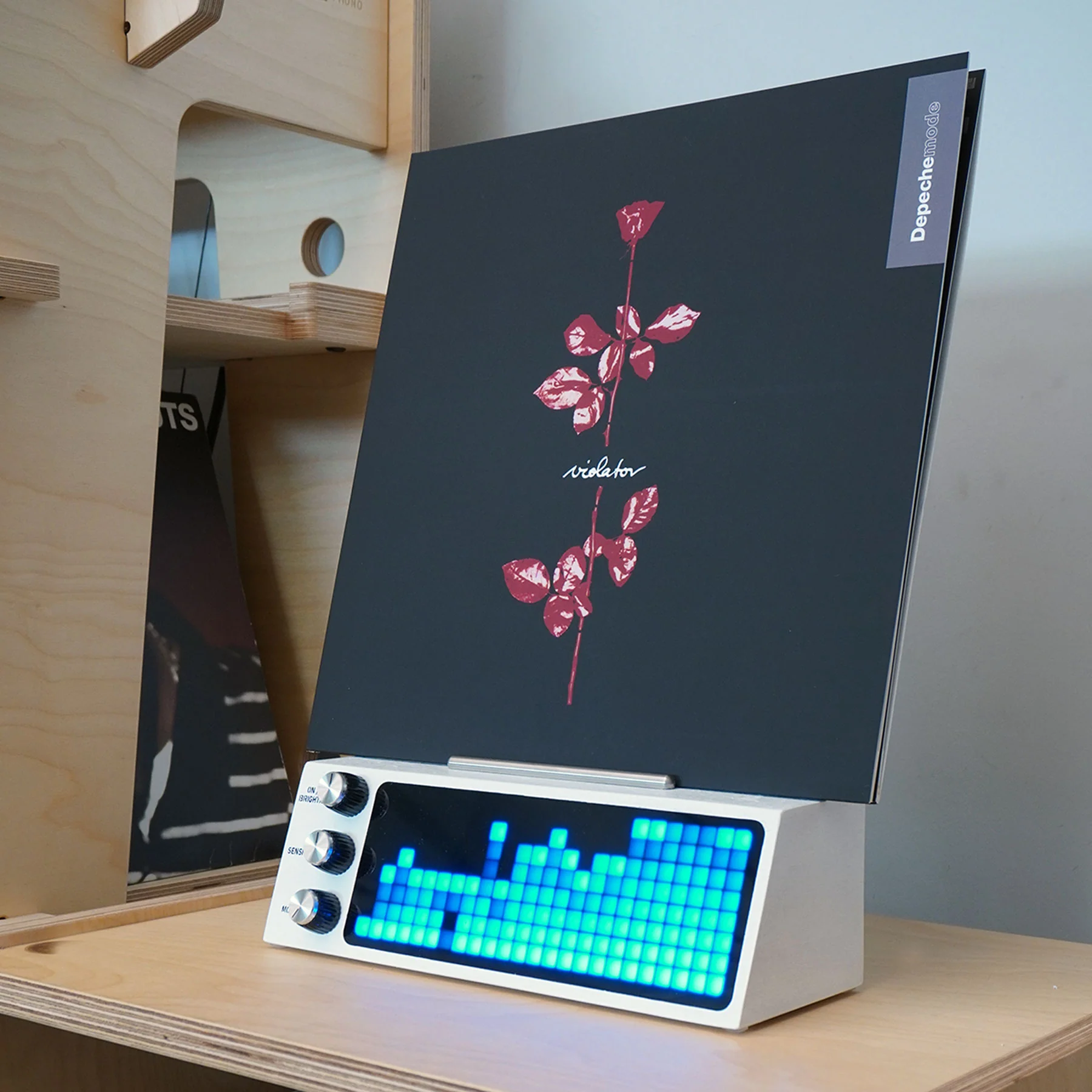 Petru: Smart Now Playing Vinyl Record Stand - Image 3