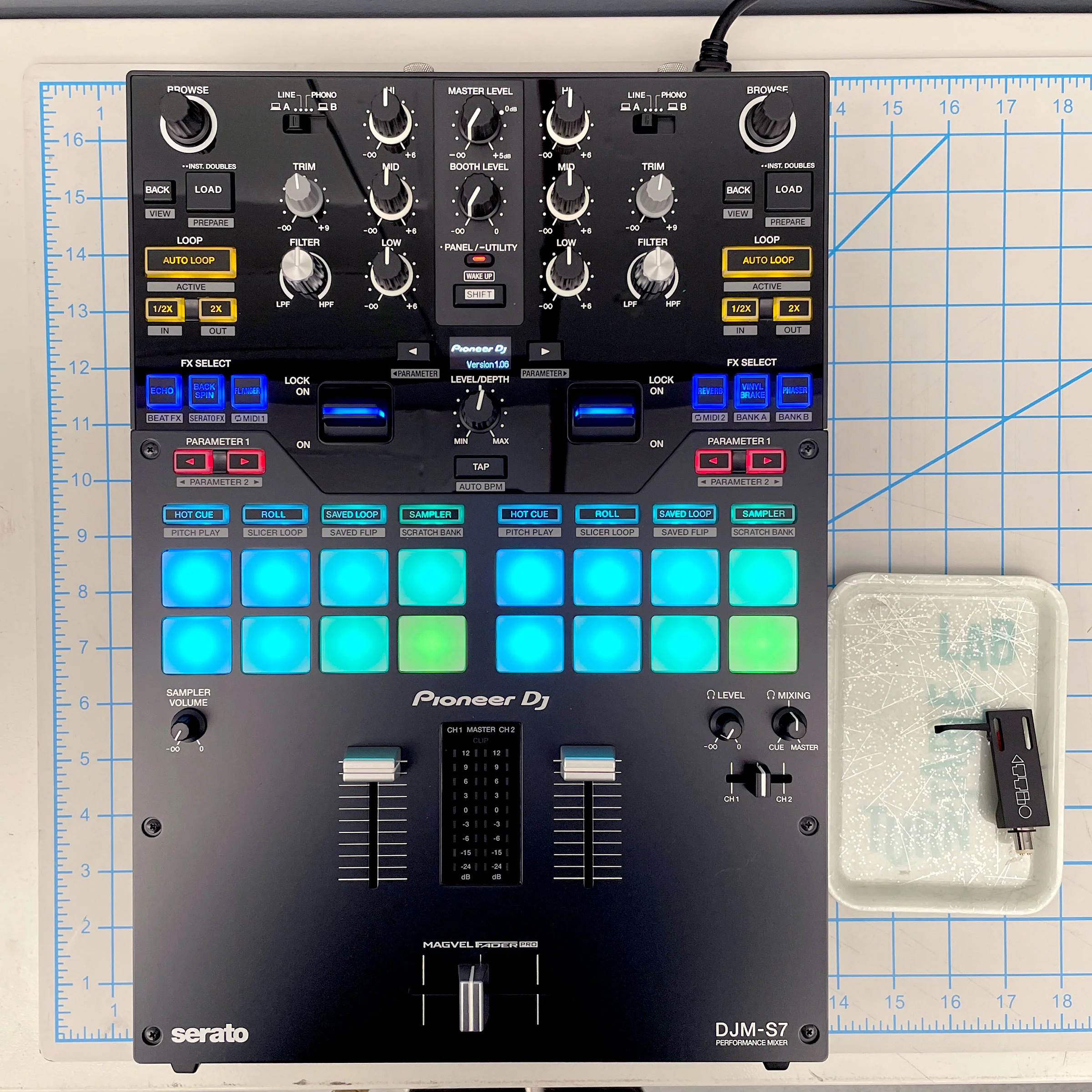 Pioneer DJ: DJM-S7 2-Channel Scratch Mixer - Image 4