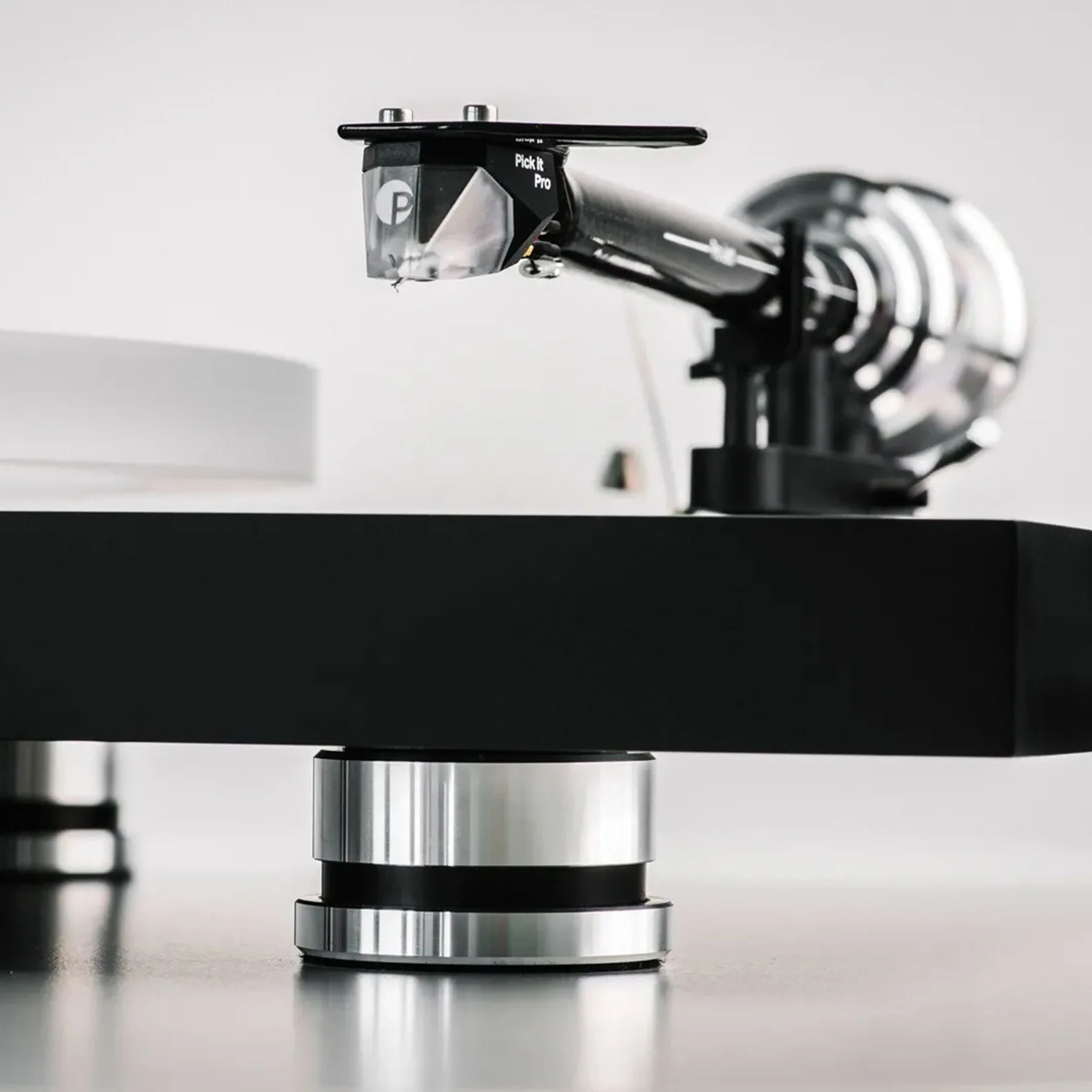 Pro-Ject: Debut Reference 10 Turntable - Image 2