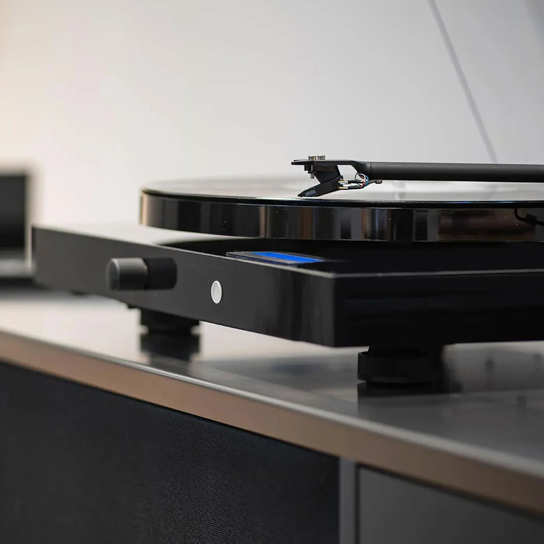 Pro-Ject: Juke Box E1 Turntable w/ Built-In Amplifier, Bluetooth Receiver - Image 6