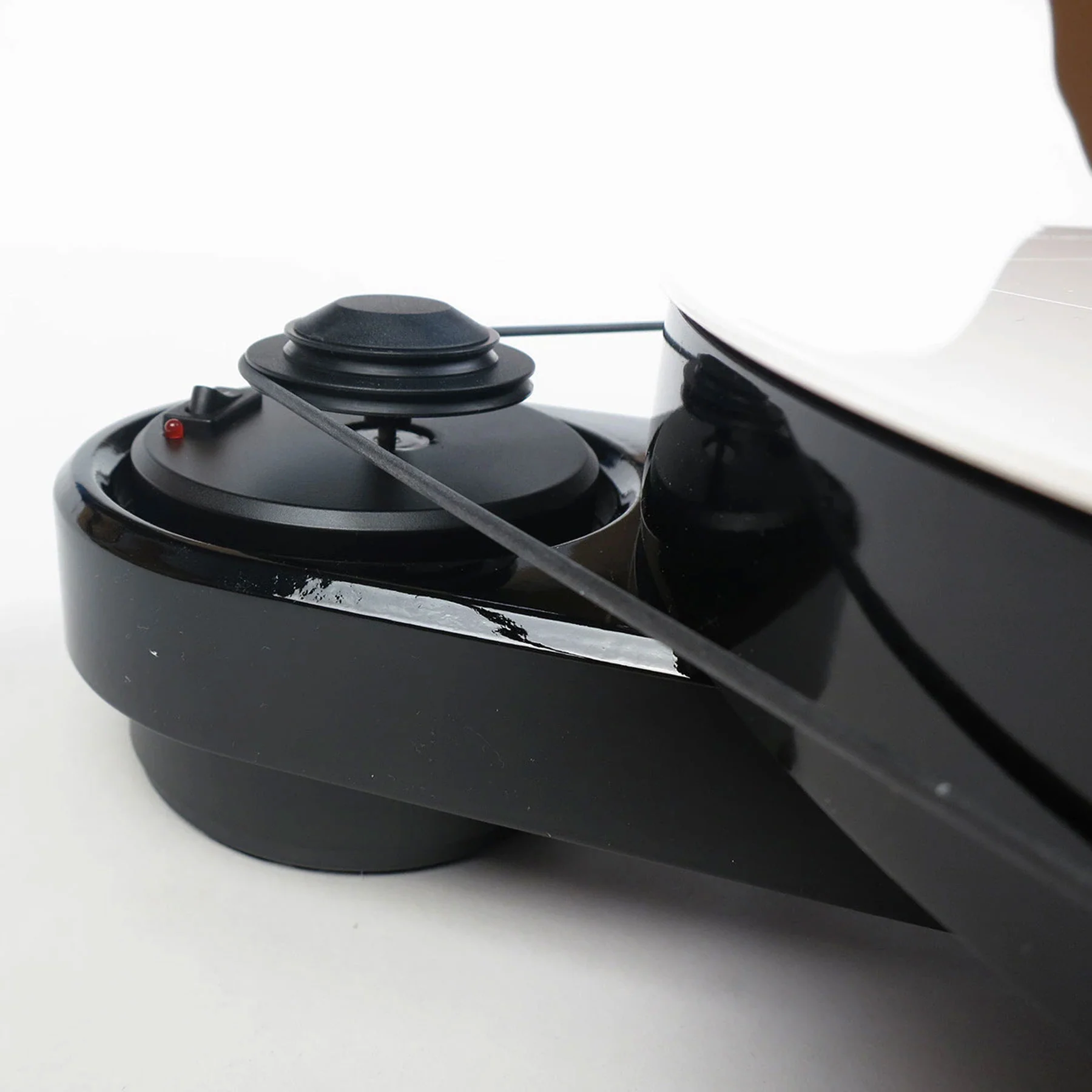 Pro-Ject: RPM 1 Carbon Turntable - White (RPM1) - Image 3
