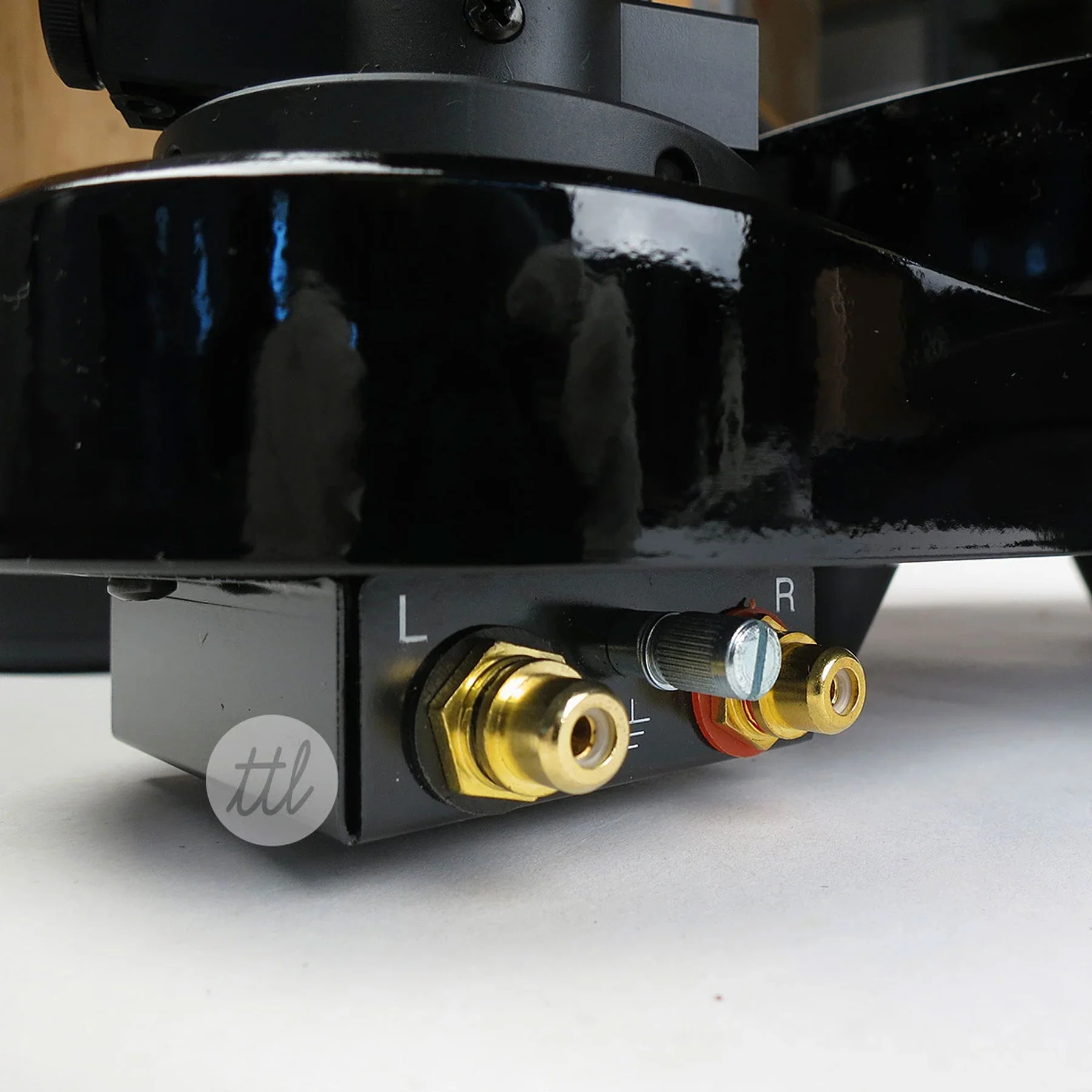 Pro-Ject: RPM 1 Carbon Turntable - White (RPM1) - Image 5