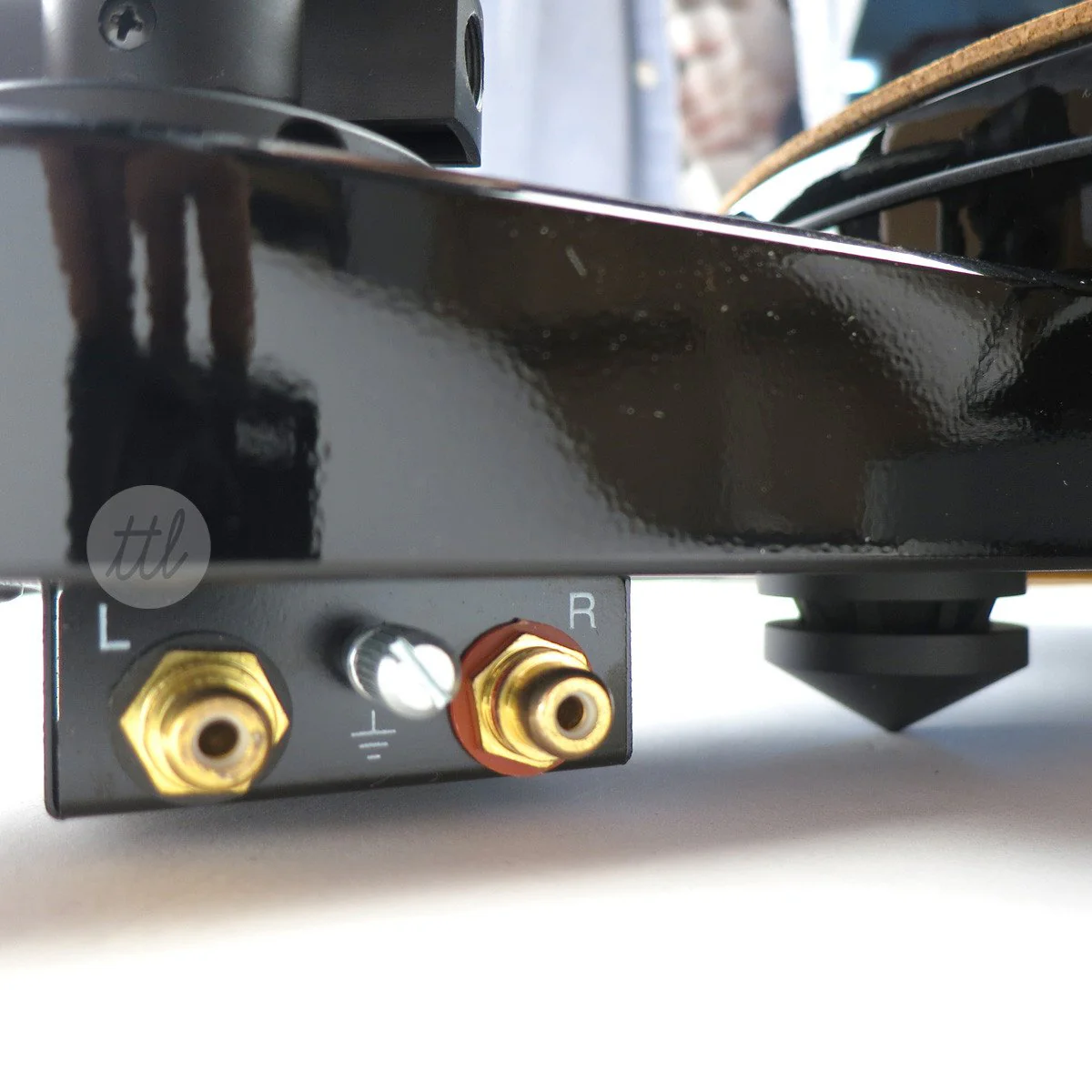 Pro-Ject: RPM 3 Carbon Turntable - White / Moonstone MM (RPM3) - Image 2