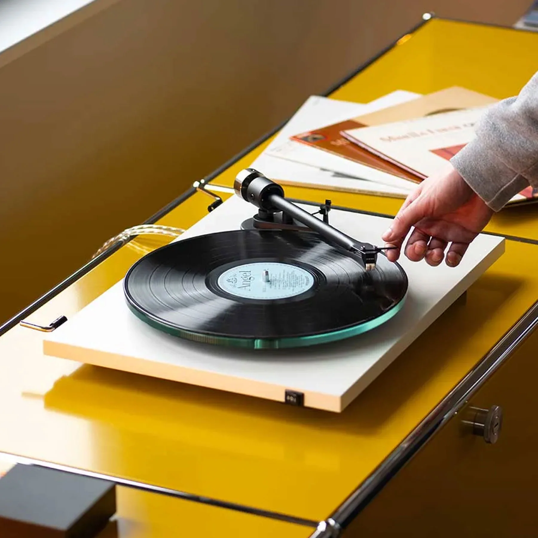 Pro-Ject: T2 Turntable - Image 4