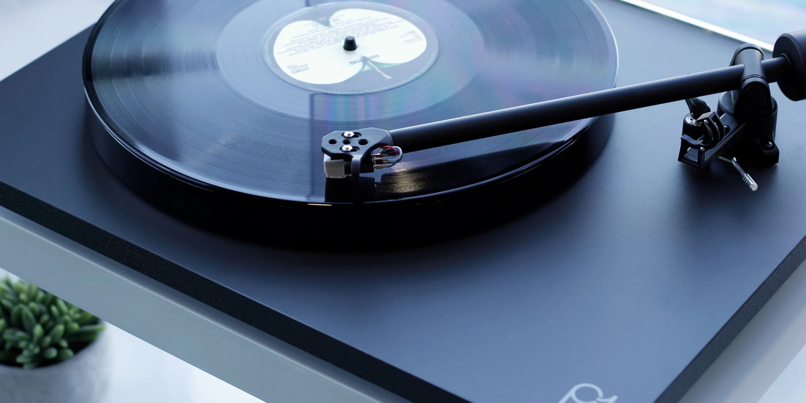 Rega: Planar 1 Turntable - Matte Black - Image 4