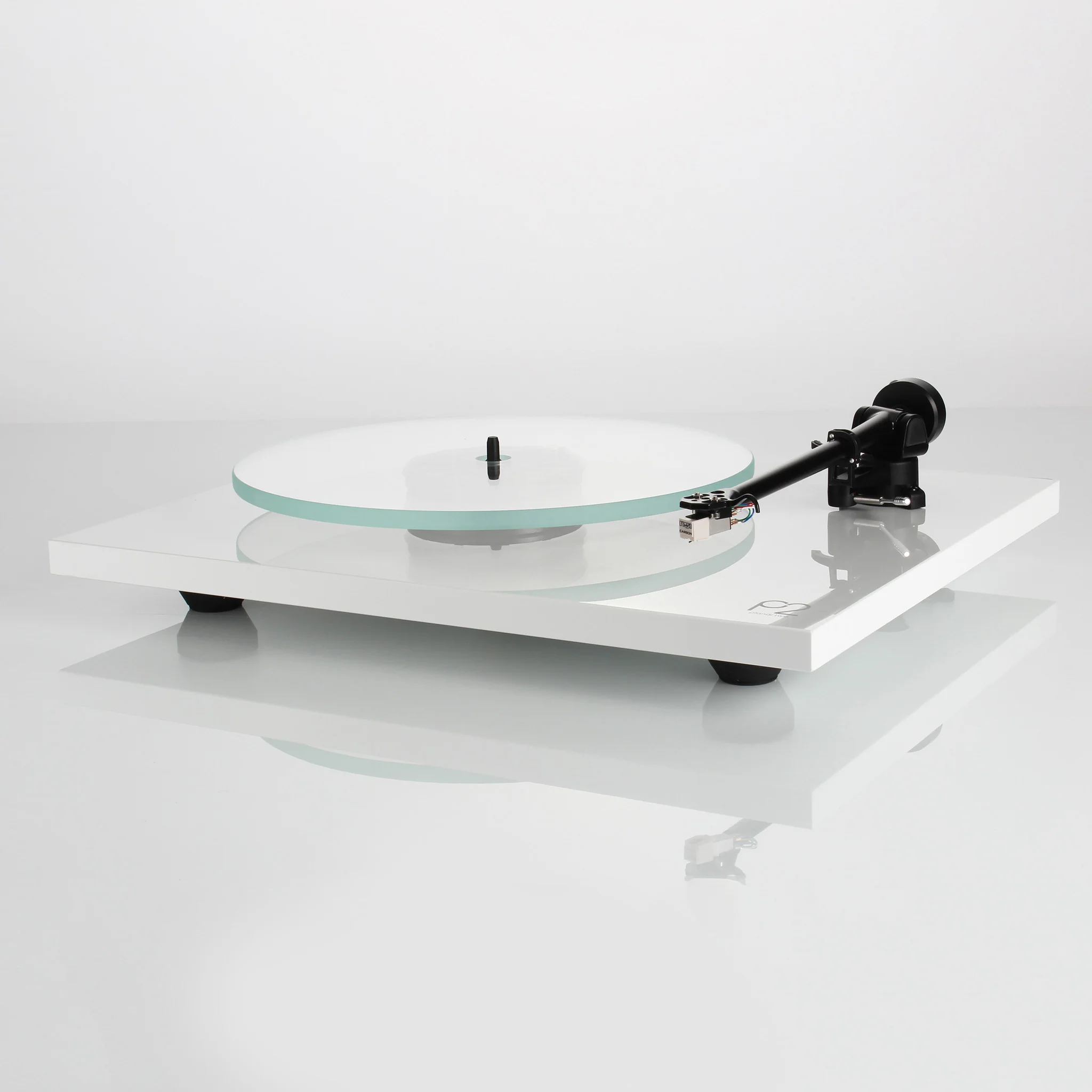 Rega: Planar 2 Turntable w/ ND3 Cartridge - White - Image 4