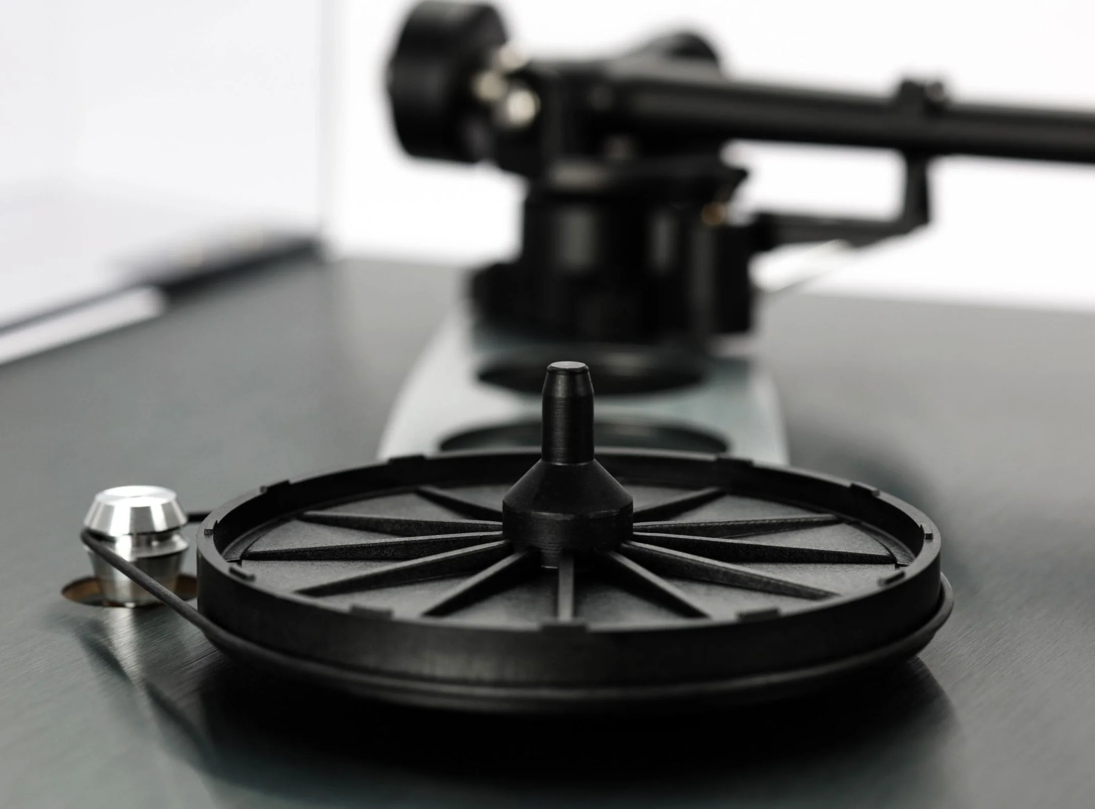 Rega: Planar 3 RS Turntable w/ ND5 Cartridge - Aluminum - Image 10