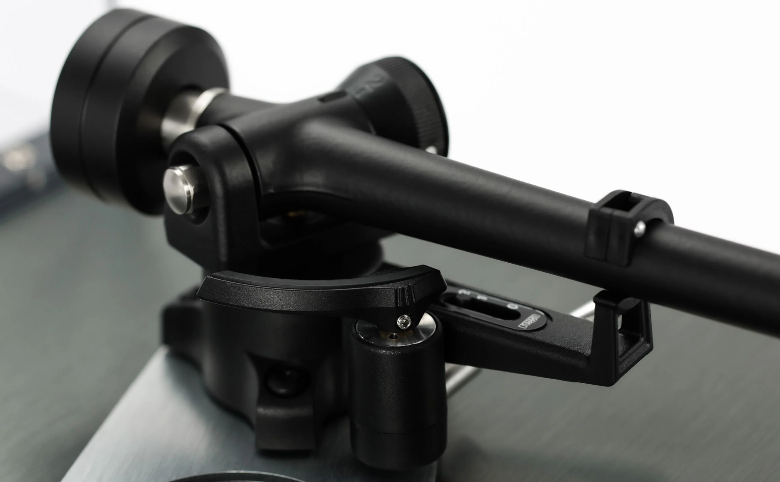 Rega: Planar 3 RS Turntable w/ ND5 Cartridge - Aluminum - Image 11