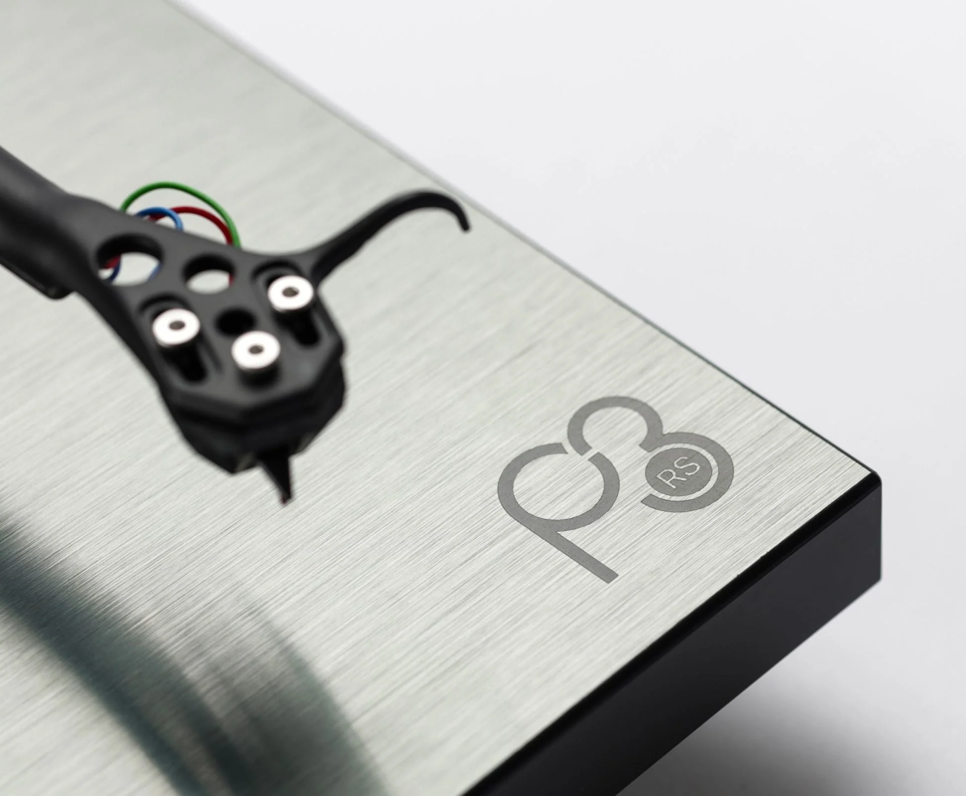 Rega: Planar 3 RS Turntable w/ ND5 Cartridge - Aluminum - Image 3