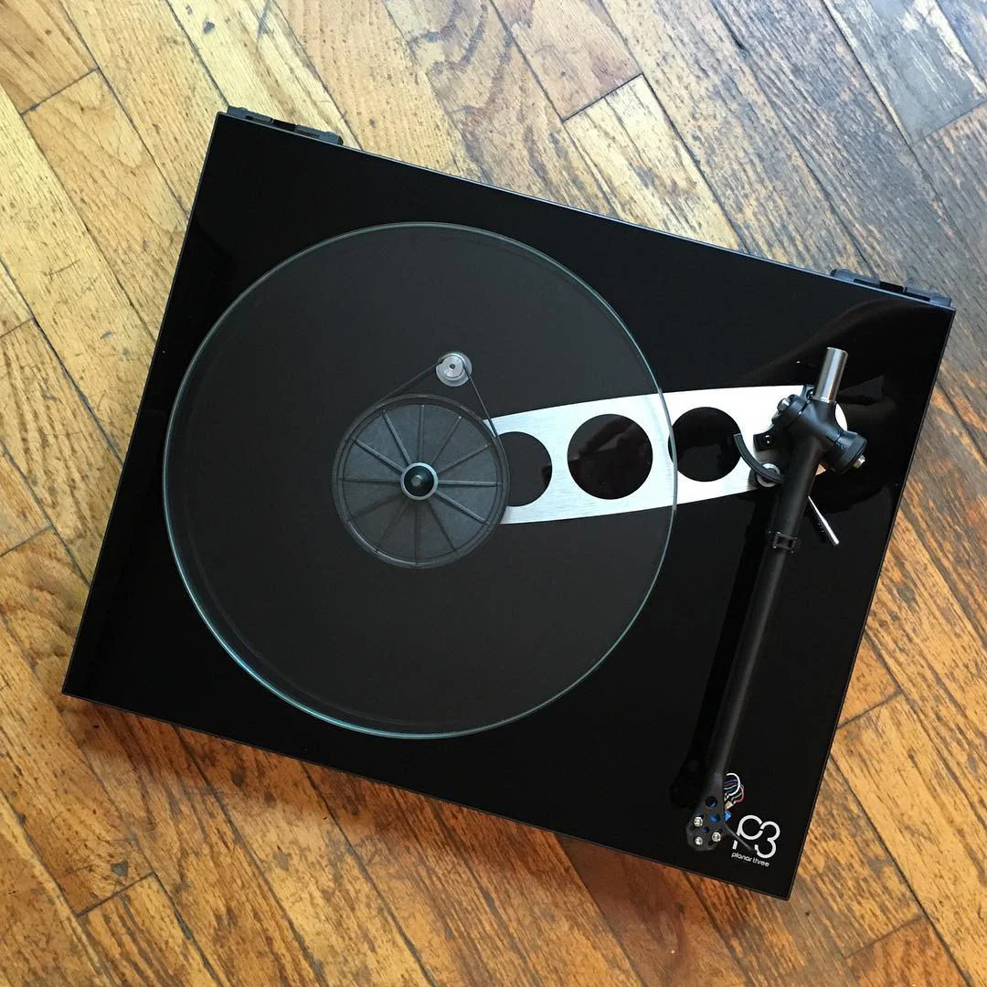 Rega: Planar 3 Turntable - Black / No Cart - Image 3
