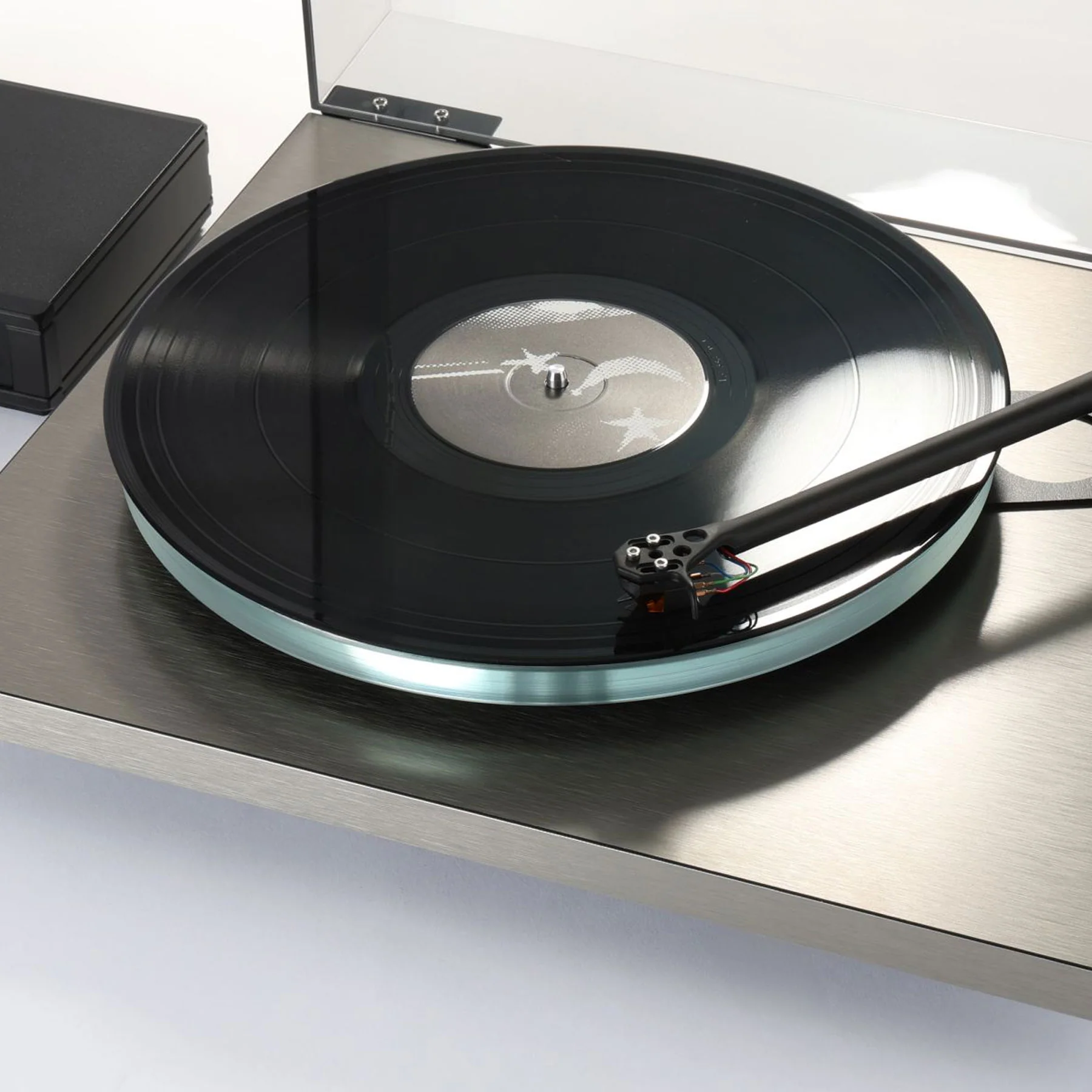 Rega: Planar 6 RS Turntable w/ ND9 Cartridge - Aluminum - PRE-ORDER - Image 11
