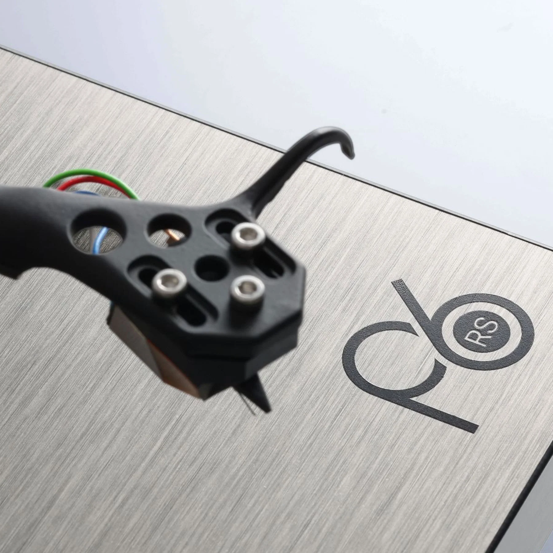 Rega: Planar 6 RS Turntable w/ ND9 Cartridge - Aluminum - PRE-ORDER - Image 4