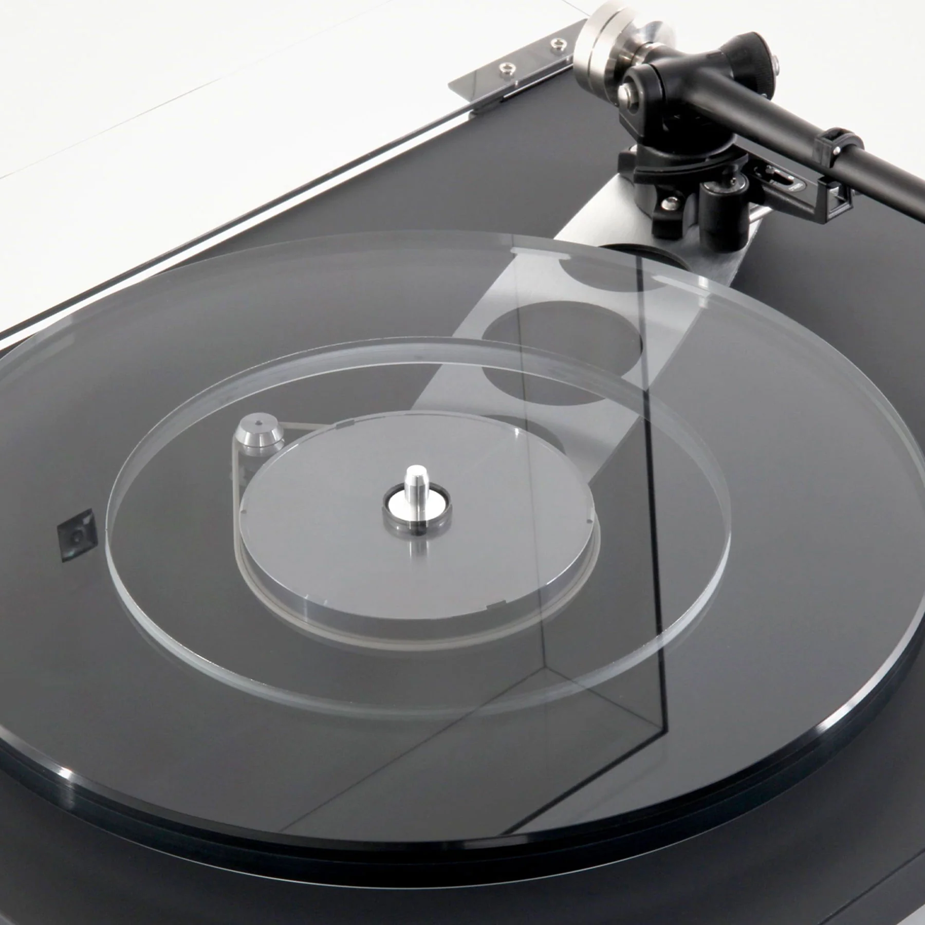 Rega: Planar 6 Turntable w/ ND5 Cartridge - Polaris Grey - Image 4