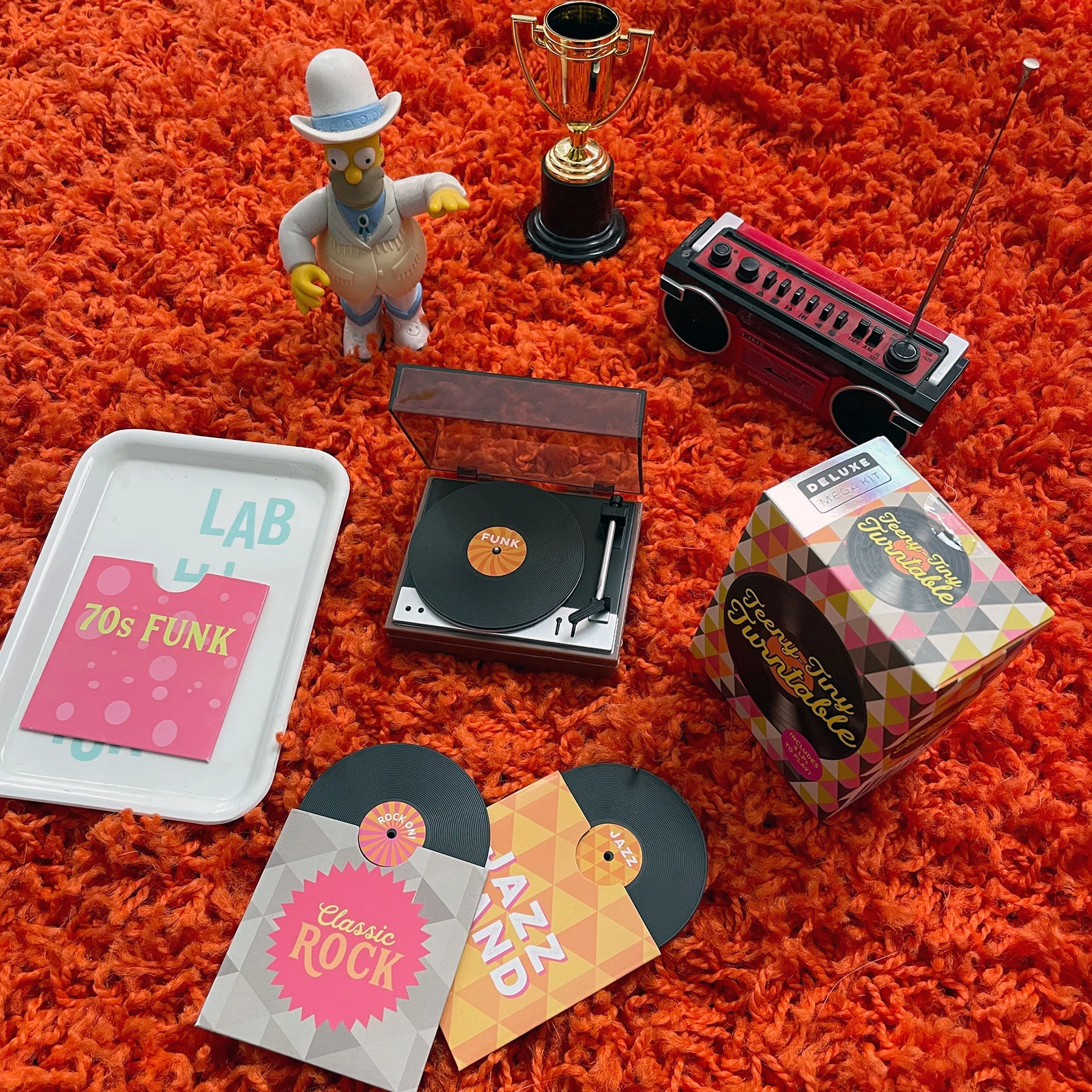 Running Press: Teeny-Tiny Turntable Mini Toy Model - Image 2