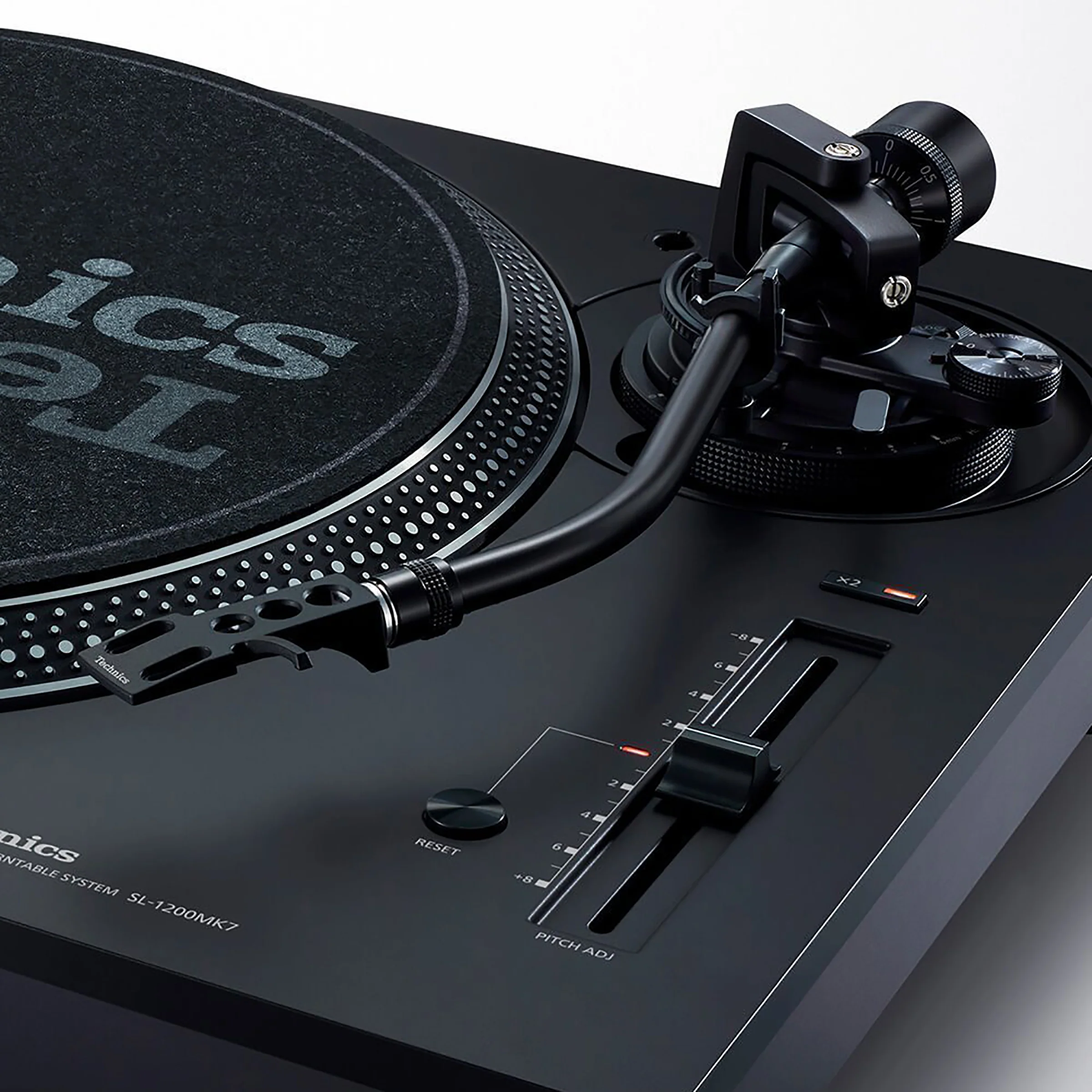 Technics: SL-1200MK7 Turntable - Black - Image 4