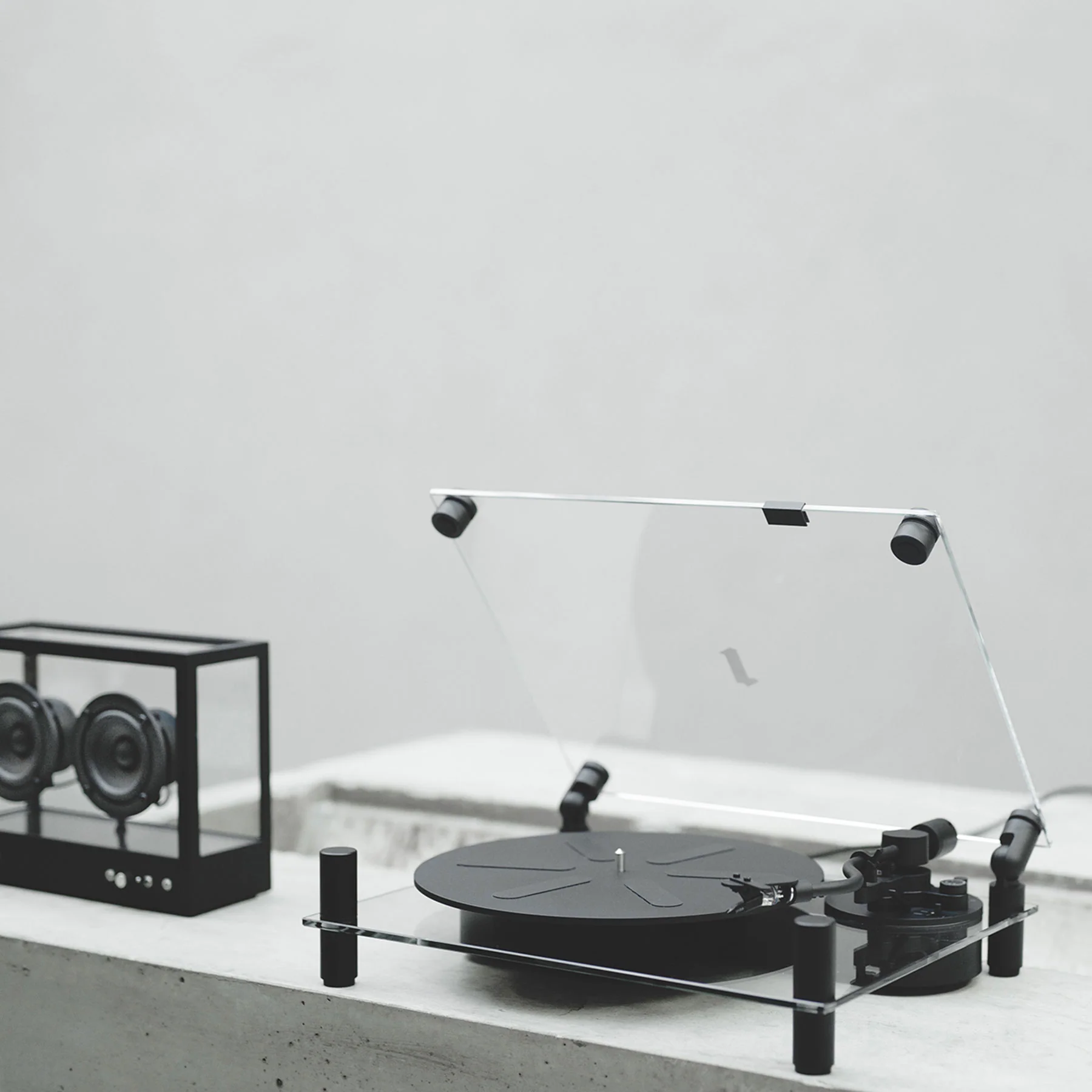 Transparent: Transparent Turntable w/ Bluetooth - Image 15