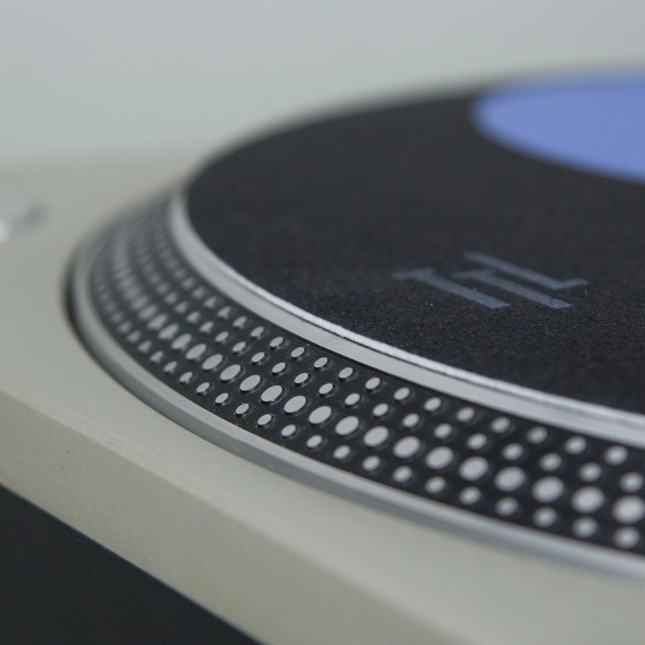 Turntable Lab: Dr. Suzuki Record Mat - Dark Mode - Image 6
