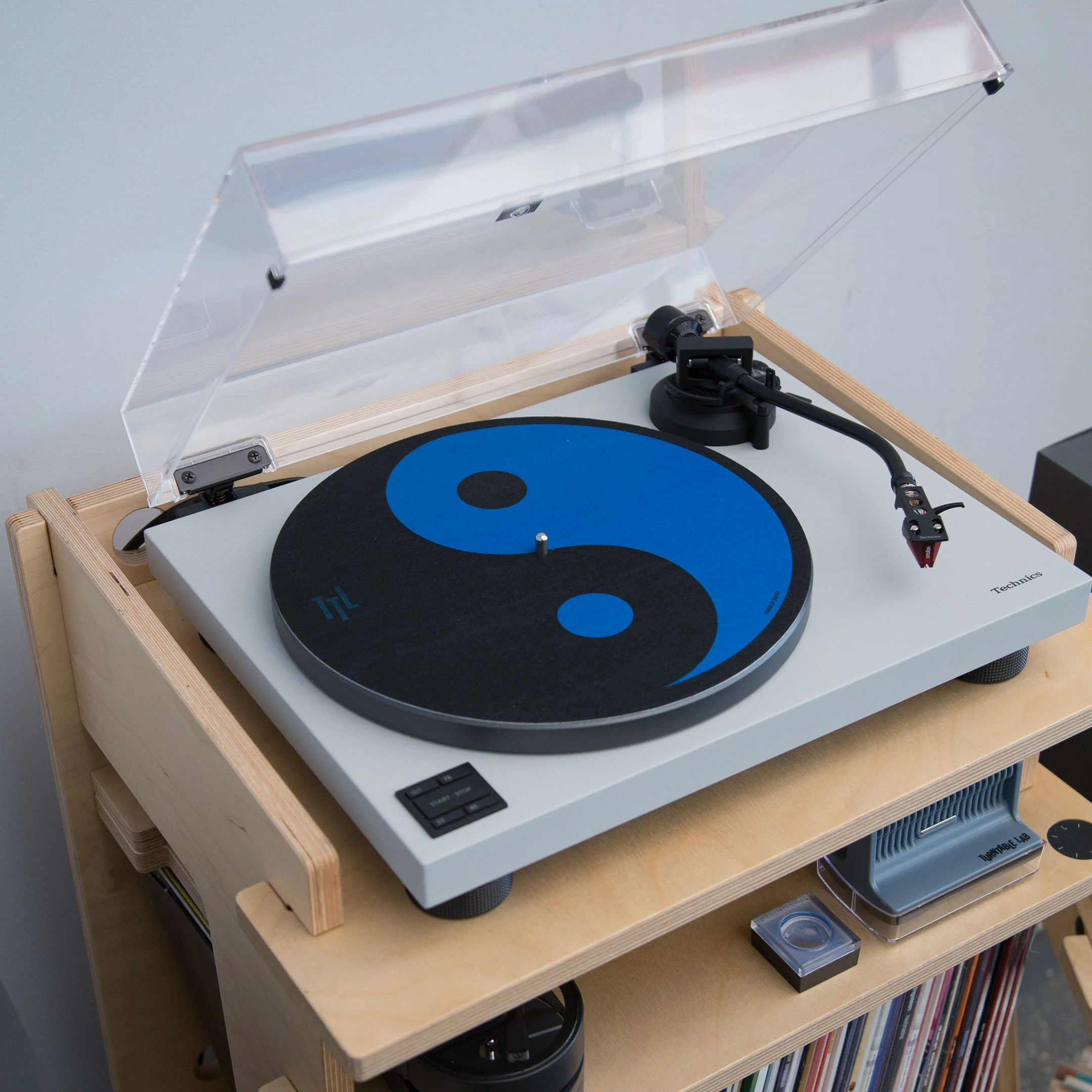 Turntable Lab: Dr. Suzuki Record Mat - Dark Mode - Image 7