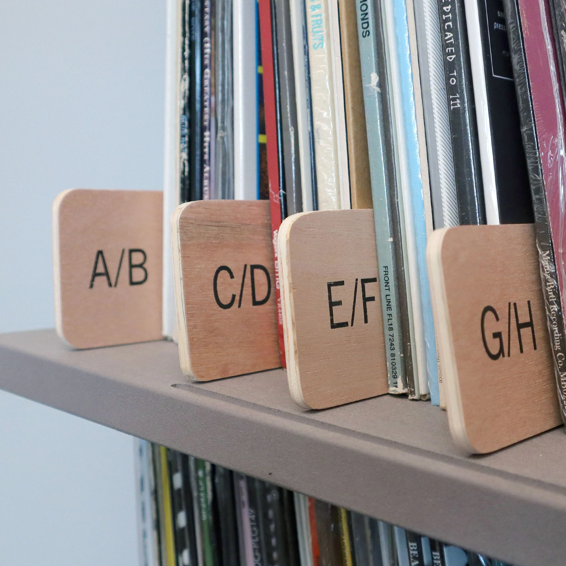 Turntable Lab: Wooden LP Dividers For Vinyl Records - Alpha - Image 3