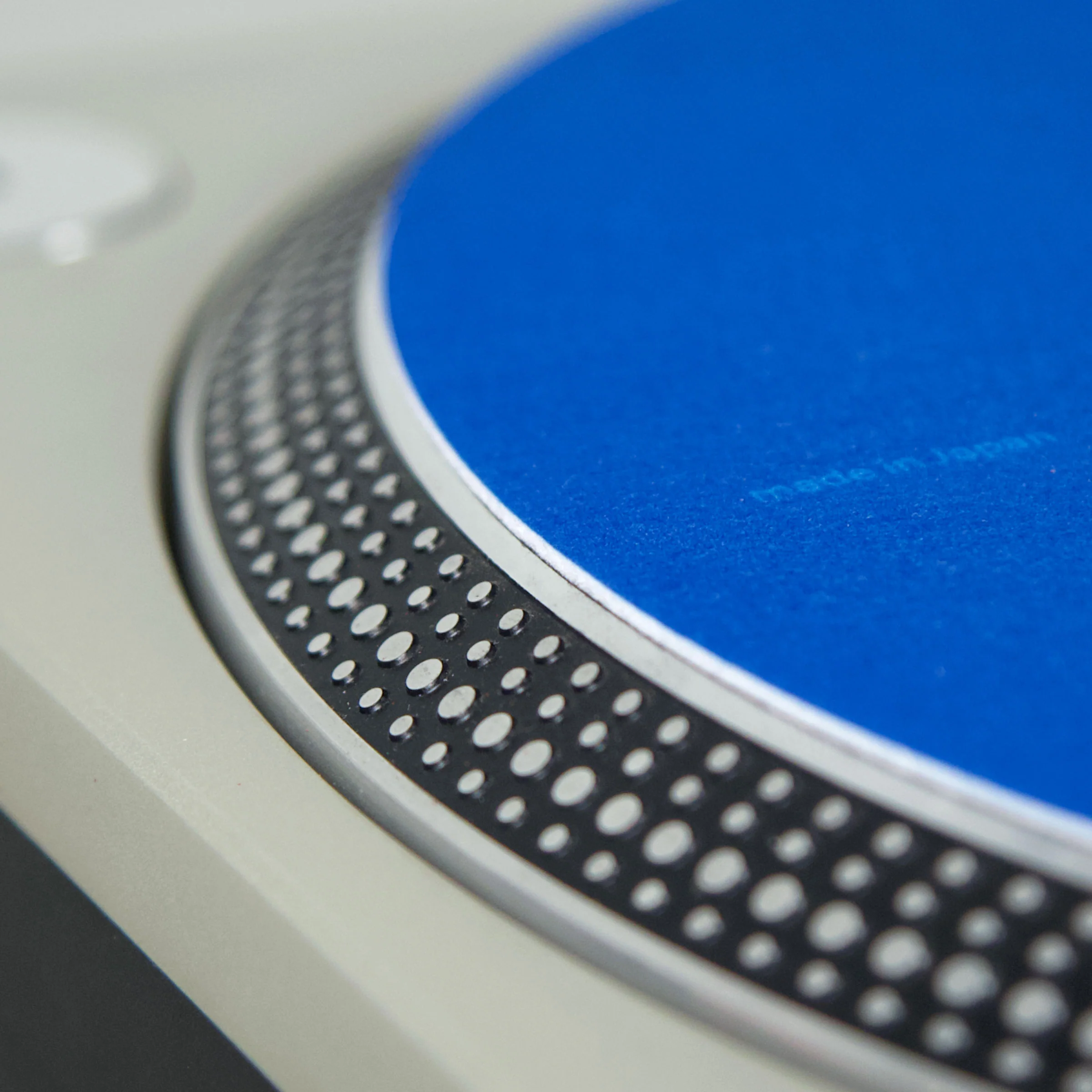Blue Note Records x Turntable Lab: Long Playing Dr. Suzuki Record Mat - Image 3